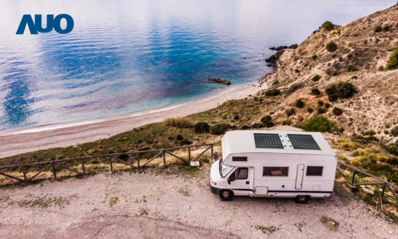 「可撓輕量化太陽光電板SunCurva」使用輕量特殊耐候型複合板取代傳統太陽能板的玻璃前板，不僅降低70%重量，每米平方僅3Kg；具有抗衝擊性能及通過電磁相容性測試，可應用於交通運輸工具，如露營車、遊艇等